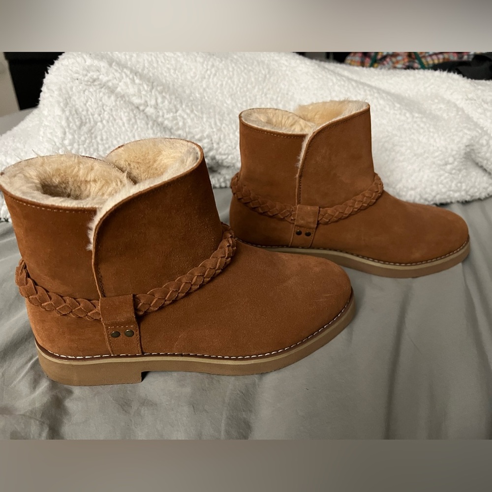 Tan fur-lined booties